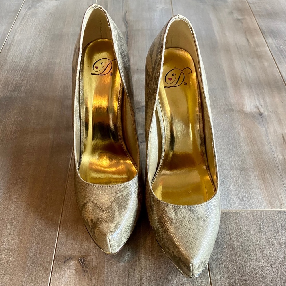 Heart in D Metallic Python Platform Heels - image 6